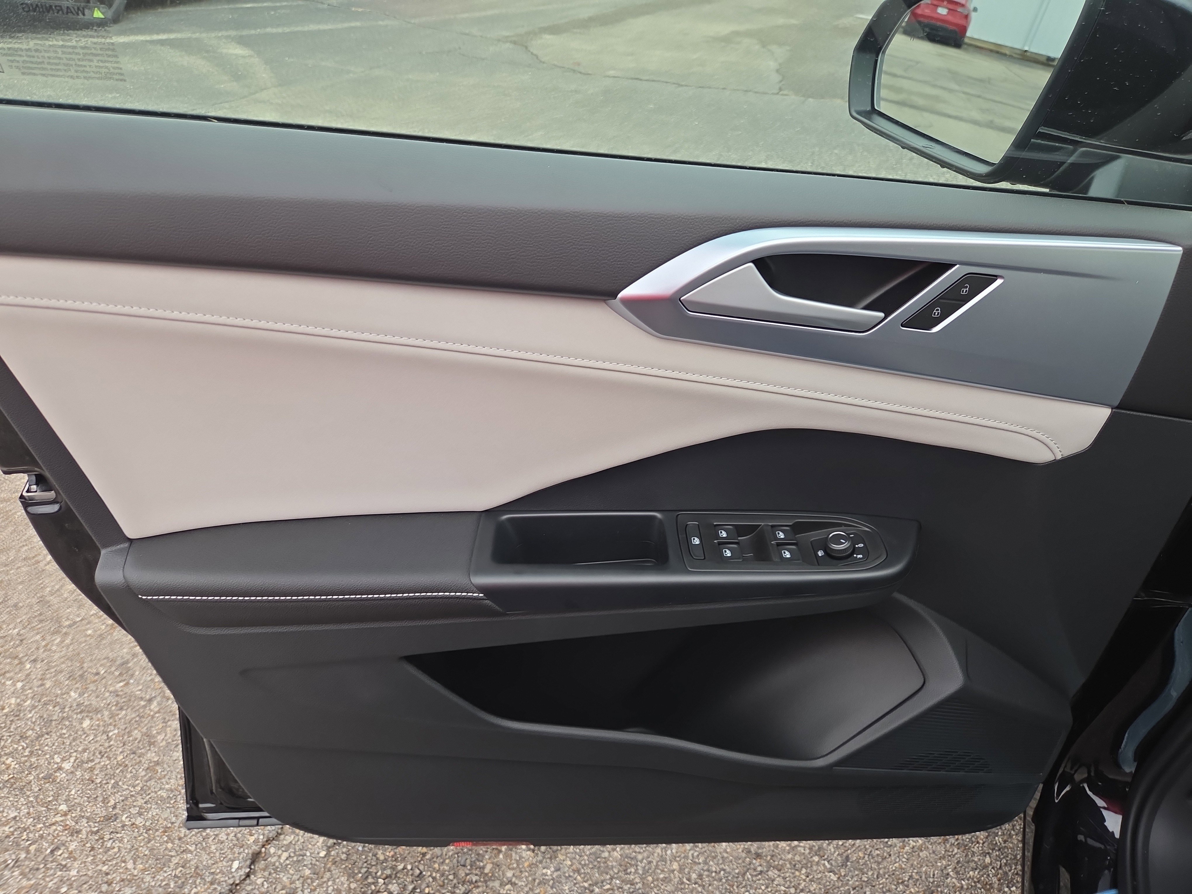 New 2026 Volkswagen Taos SE image 5