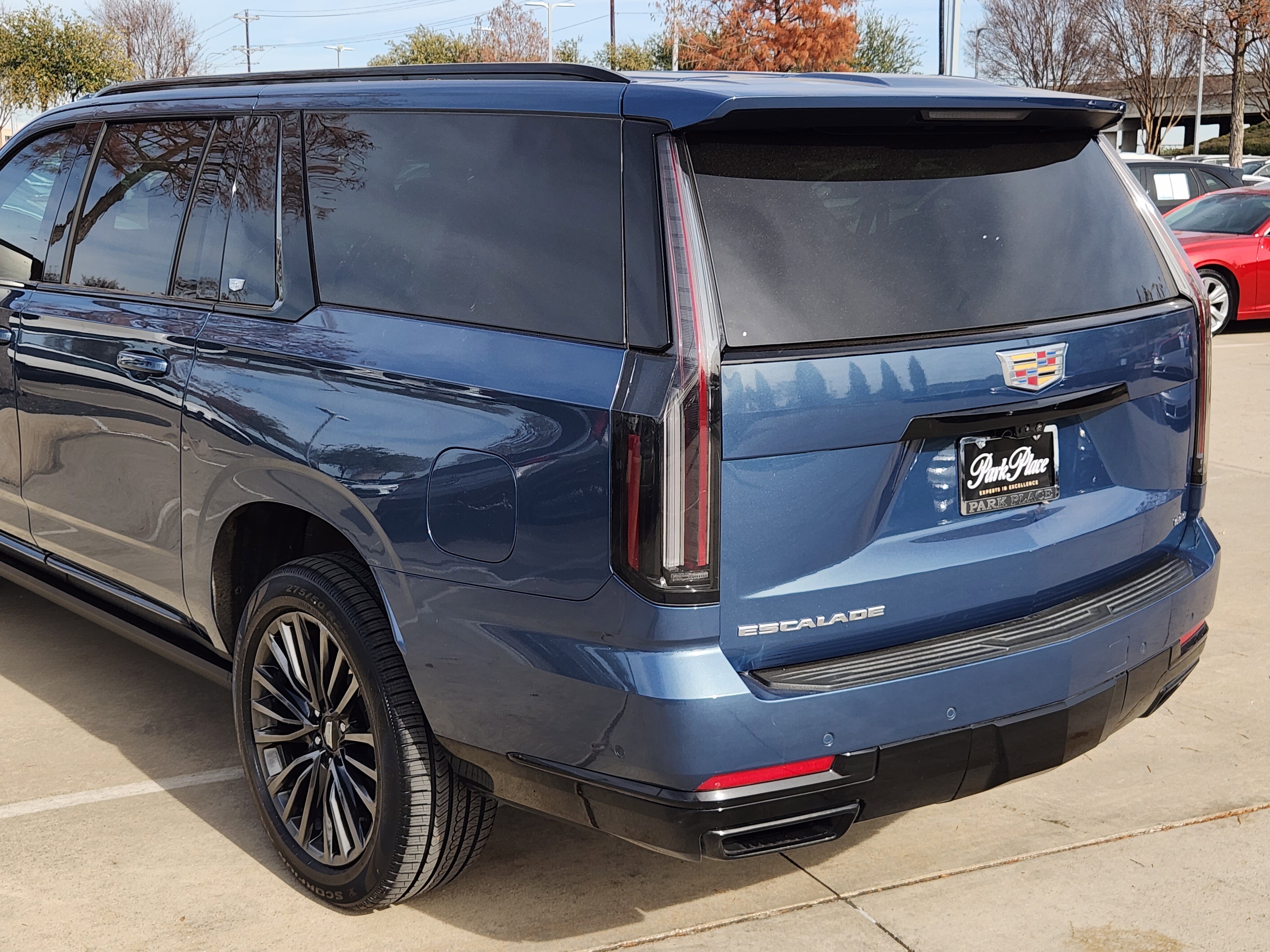 Used 2025 Cadillac Escalade ESV Sport Platinum image 11