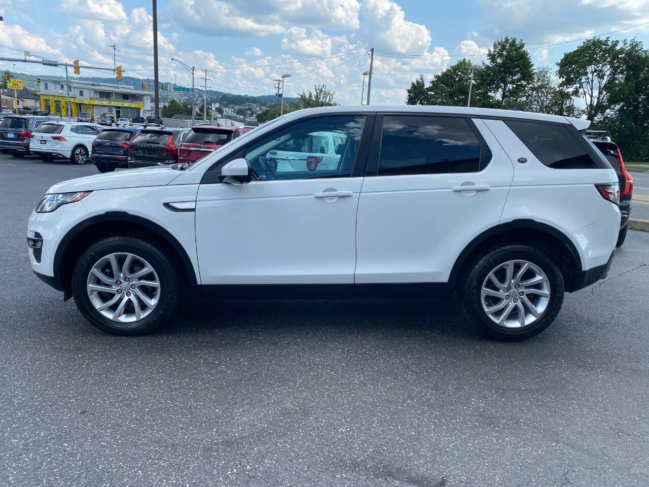 Used 2017 Land Rover Discovery Sport HSE AWD/4WD image 6
