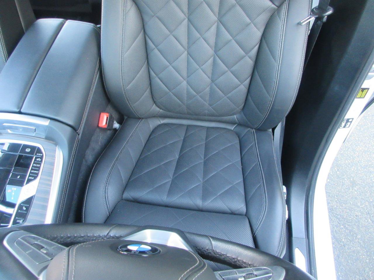 Used 2025 BMW X7 xDrive40i w/ Premium Package AWD/4WD image 13