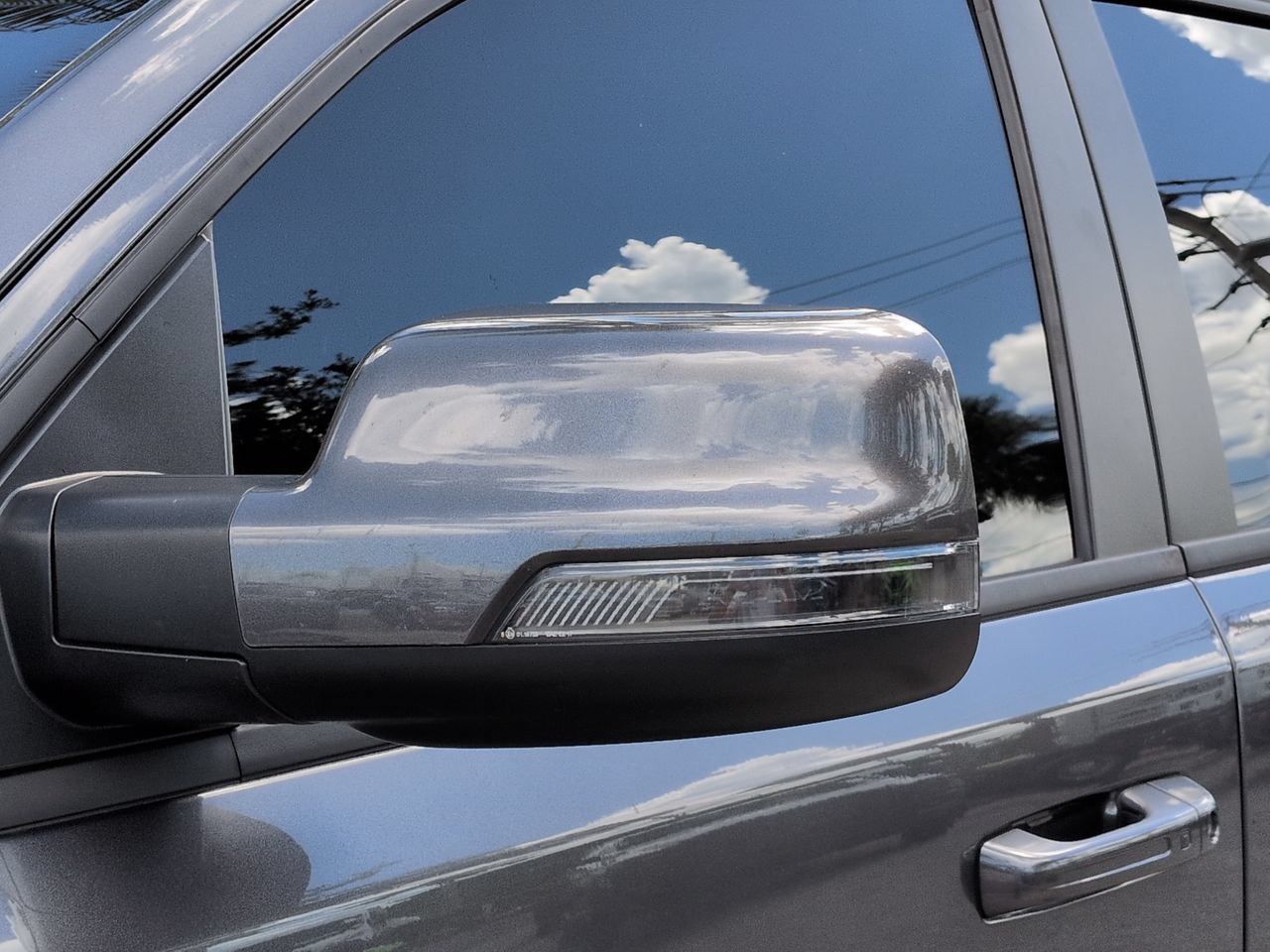 Used 2023 RAM 1500 Laramie AWD/4WD image 12