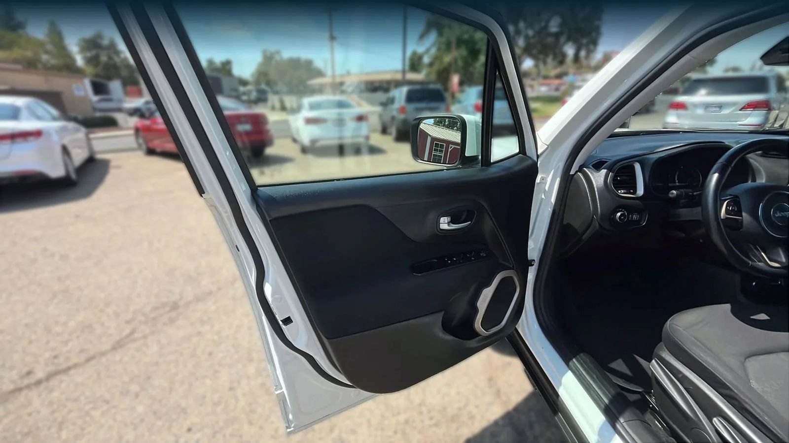 Used 2017 Jeep Renegade Latitude AWD/4WD image 8