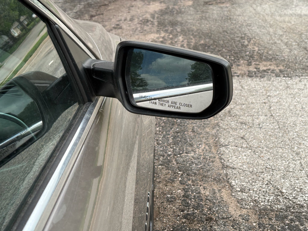 Used 2023 Chevrolet Malibu LT FWD image 32