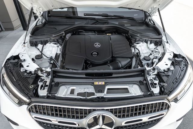 Used 2025 Mercedes-Benz GLC 300 4MATIC image 15