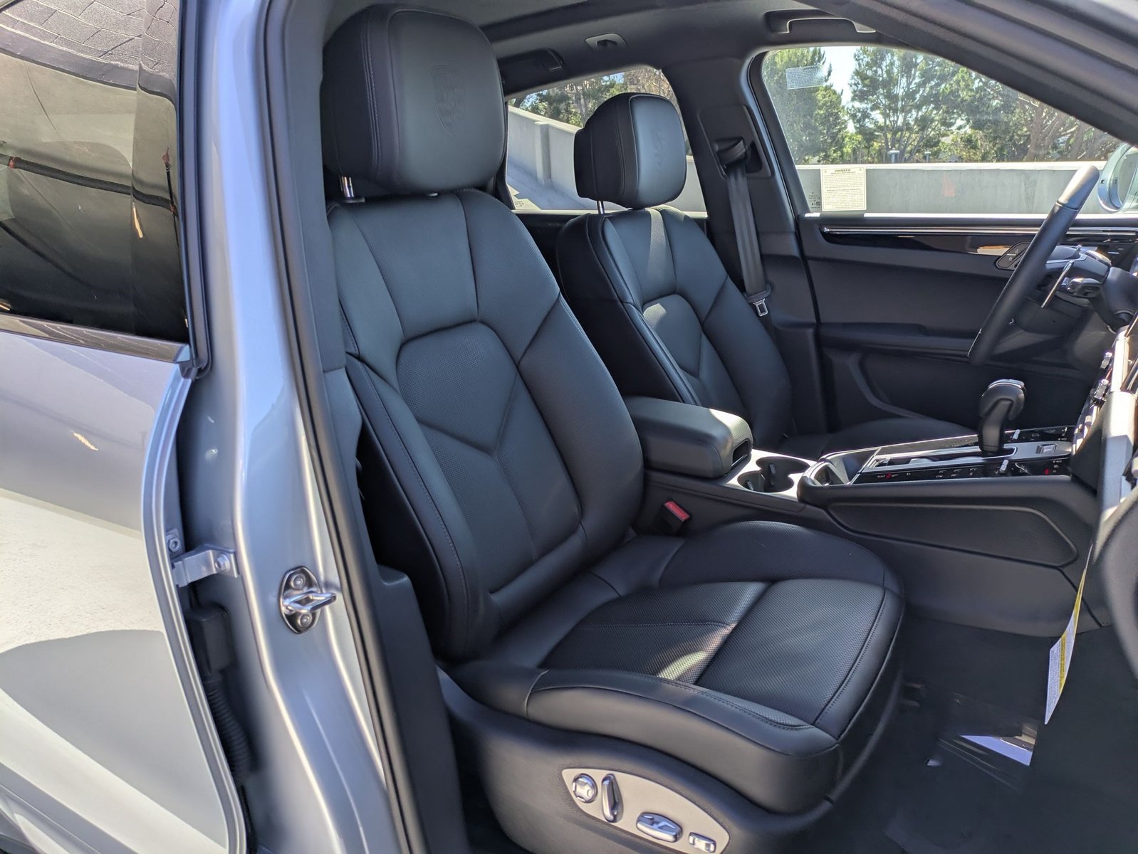 Certified 2026 Porsche Macan AWD/4WD image 25