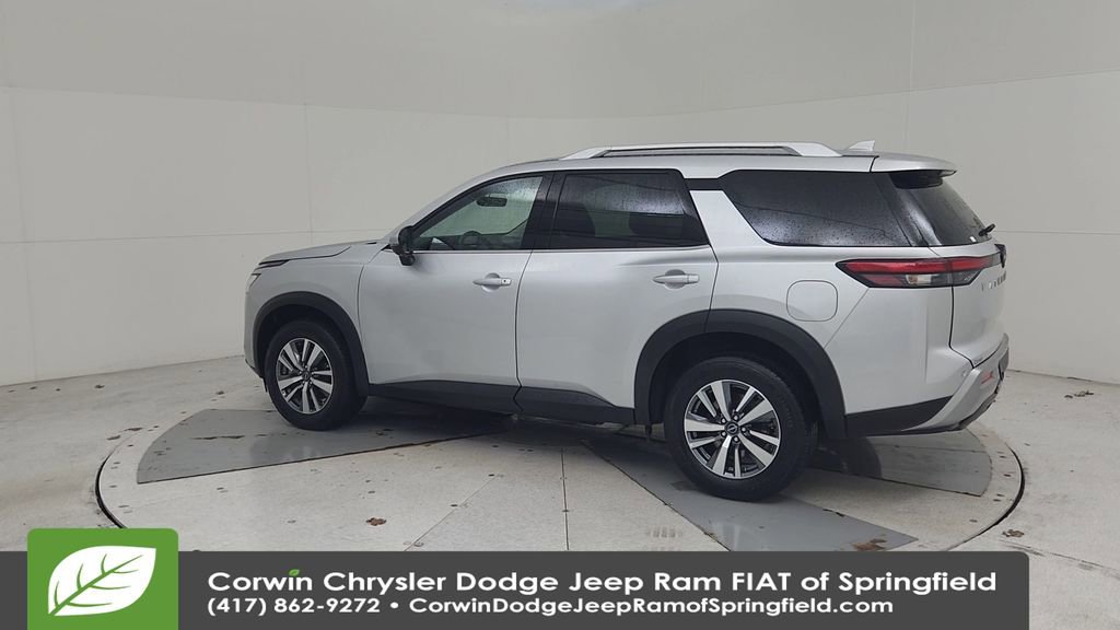 Used 2025 Nissan Pathfinder SL image 10