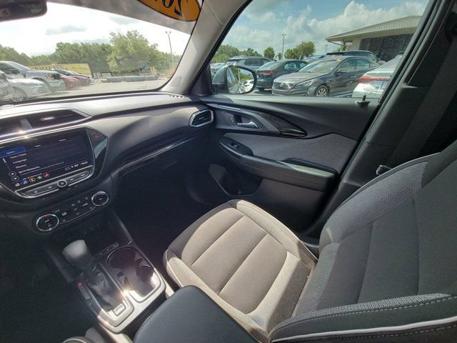 Used 2021 Chevrolet TrailBlazer LT w/ Convenience Package FWD image 3