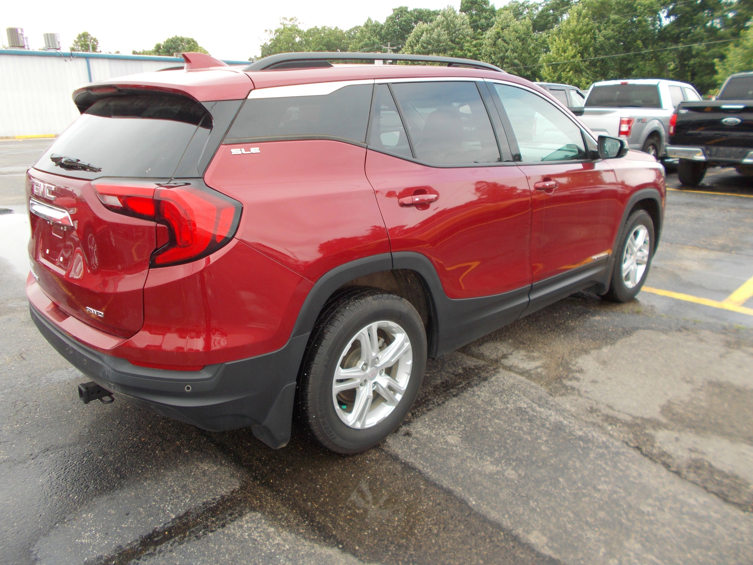 Used 2019 GMC Terrain SLE w/ Driver Convenience Package AWD/4WD image 3