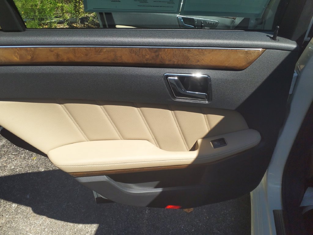 Used 2011 Mercedes-Benz E 550 Sedan image 22
