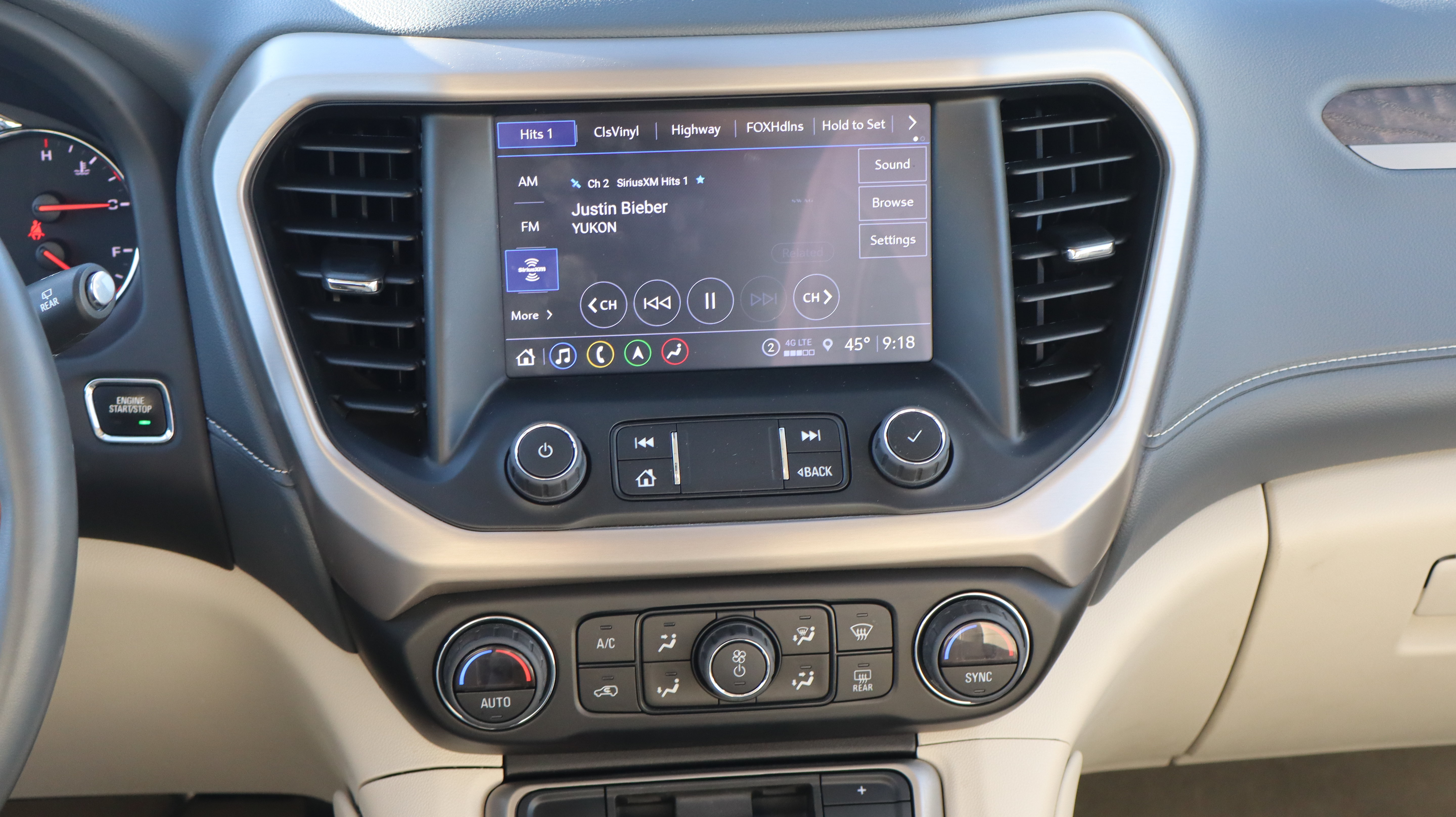 Used 2023 GMC Acadia Denali w/ Denali Ultimate Package AWD/4WD image 11