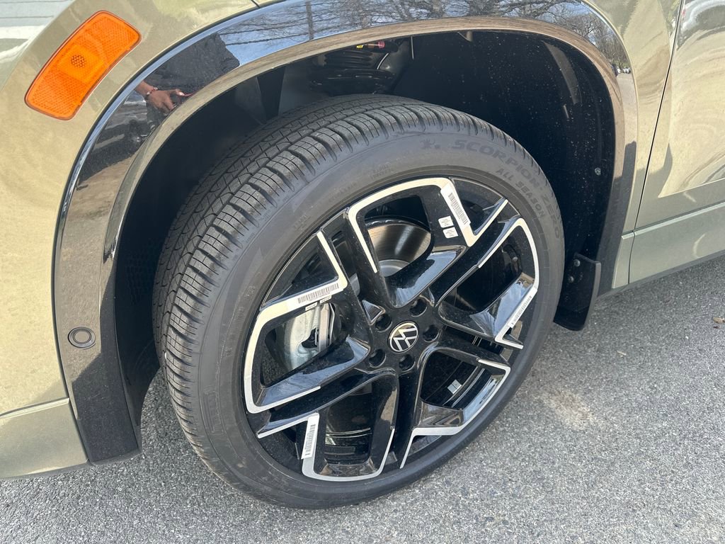 New 2026 Volkswagen Tiguan SEL R-Line AWD/4WD image 2