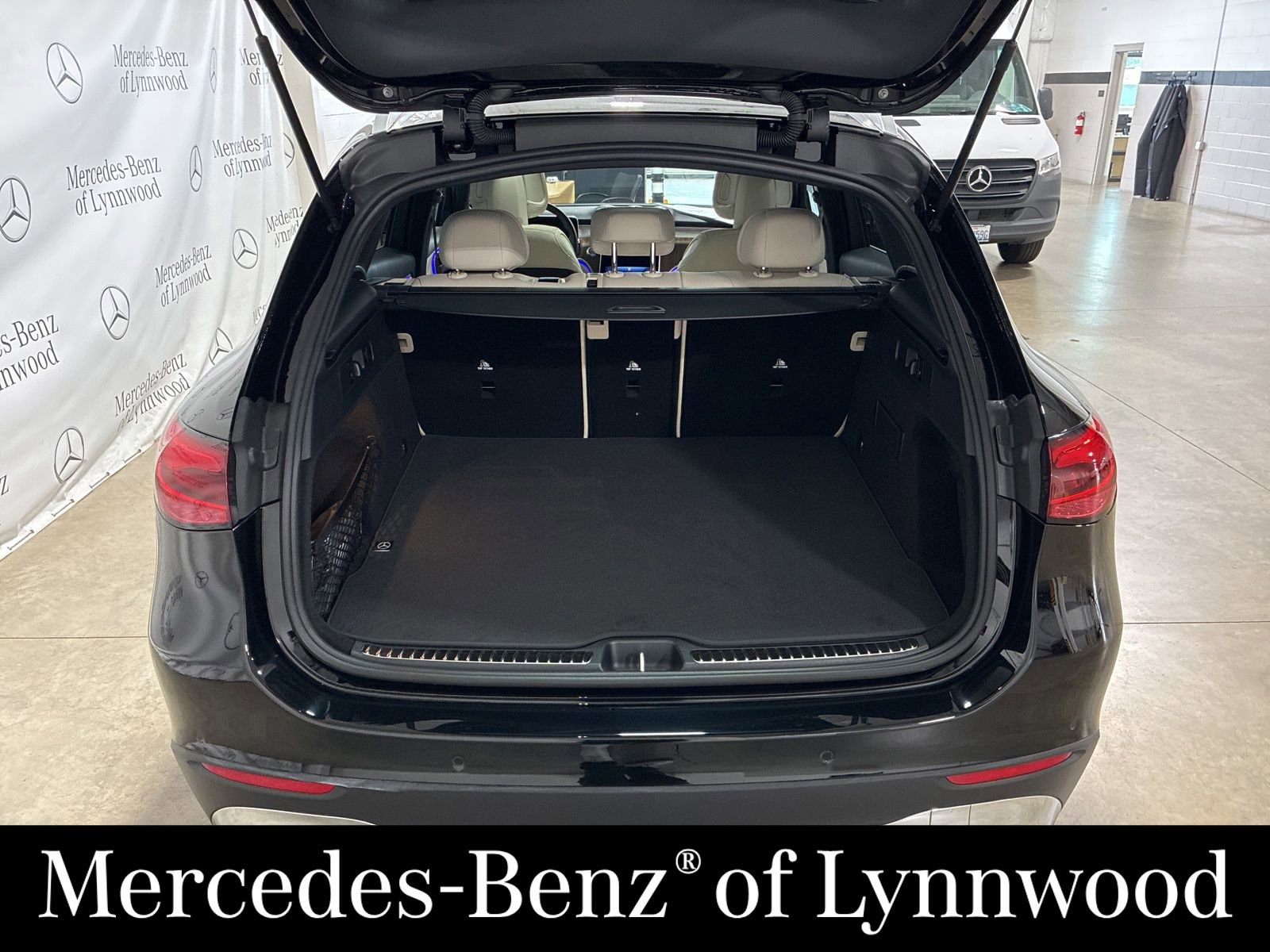 Used 2026 Mercedes-Benz GLC 300 4MATIC image 5