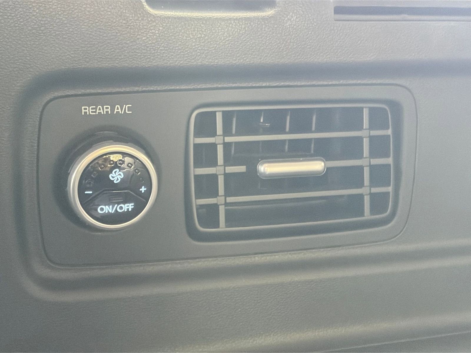 Used 2025 Hyundai Santa Fe SEL FWD image 24