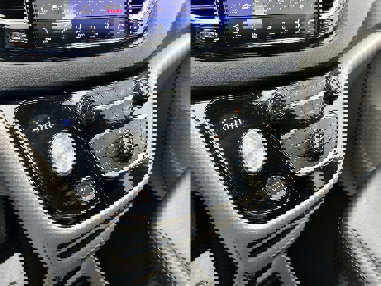 Used 2023 Chrysler Pacifica Touring-L image 27