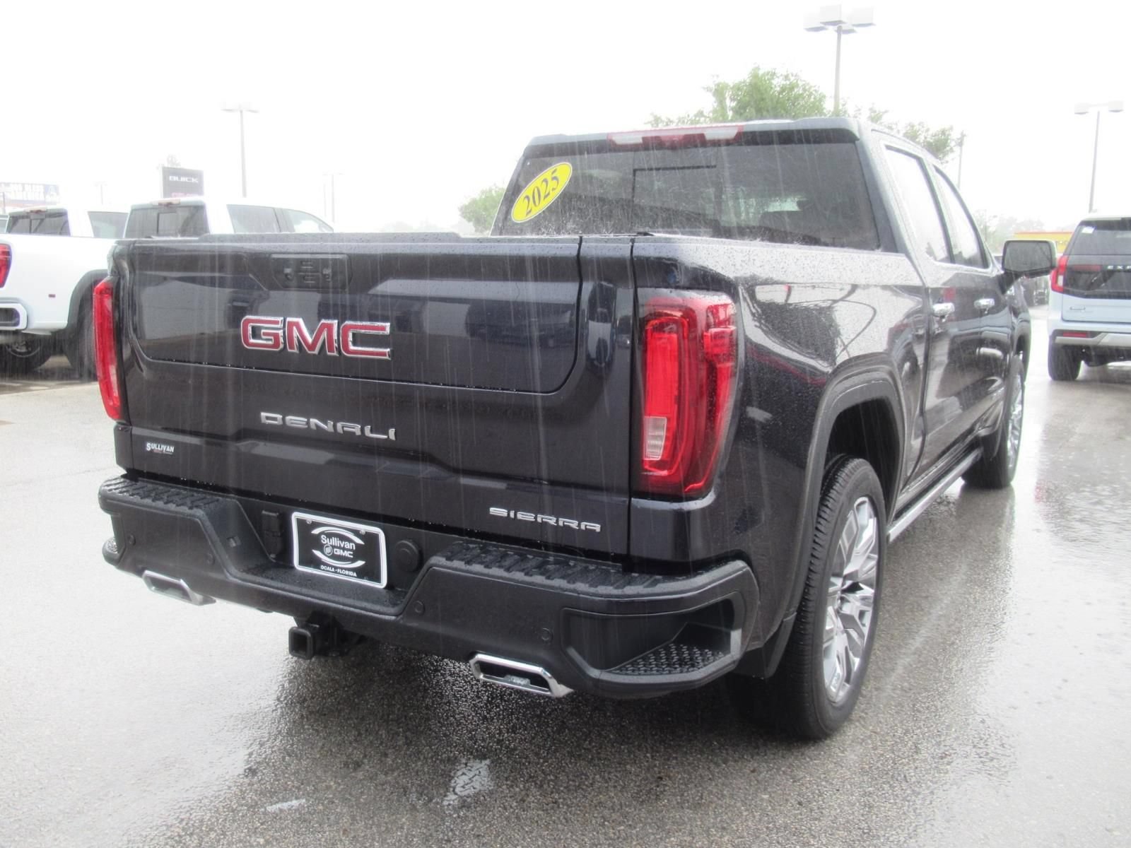 Used 2025 GMC Sierra 1500 Denali w/ Denali Reserve Package AWD/4WD image 7