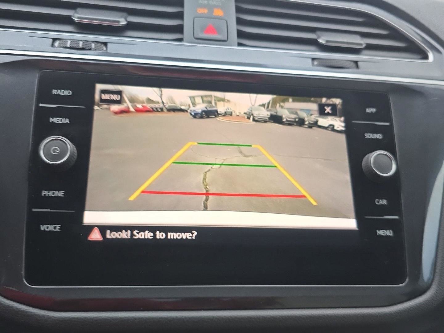 Used 2020 Volkswagen Tiguan SE image 21