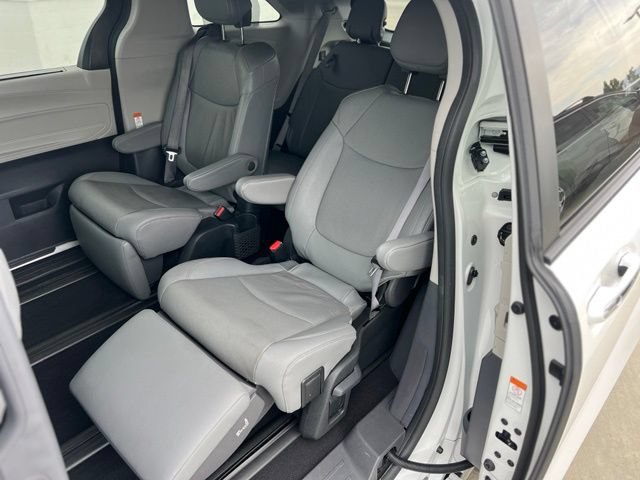 Used 2024 Toyota Sienna Limited AWD/4WD image 16