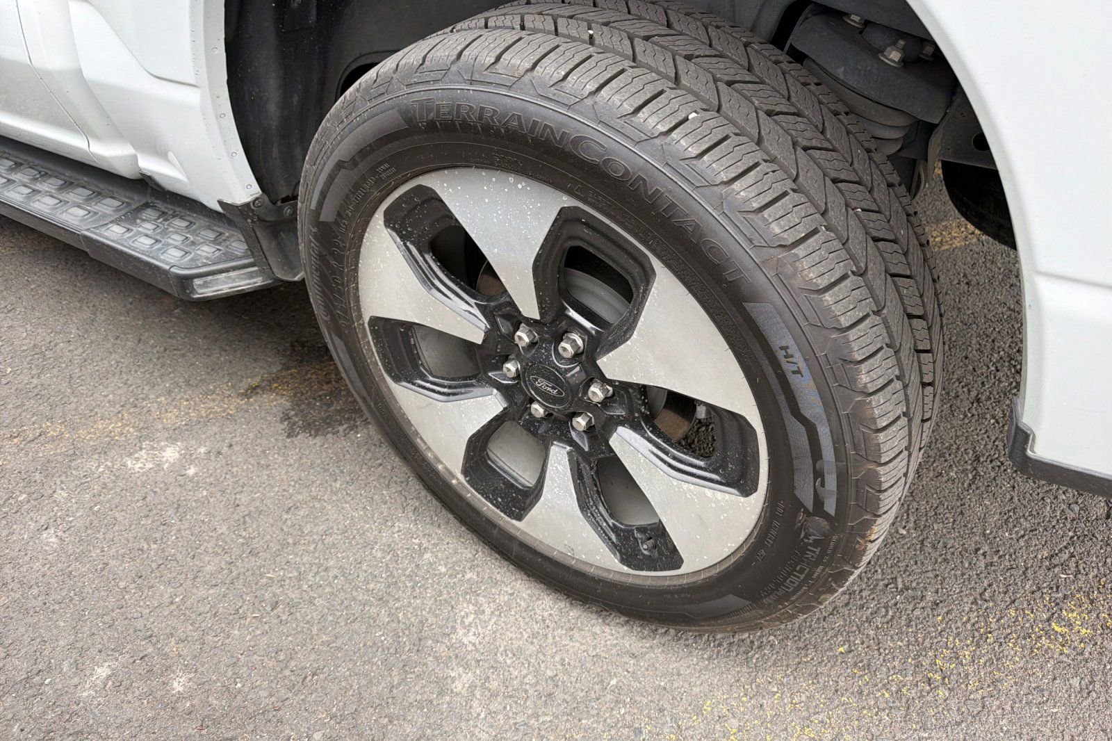 Used 2023 Ford F150 Lightning Platinum image 3