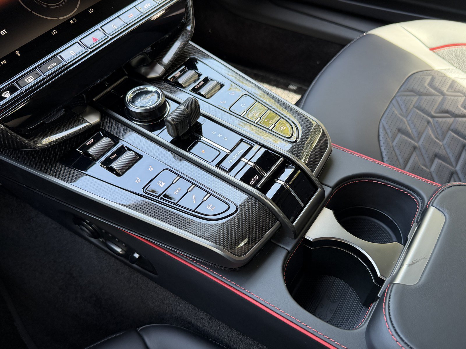 New 2026 Aston Martin Vanquish Convertible RWD image 41