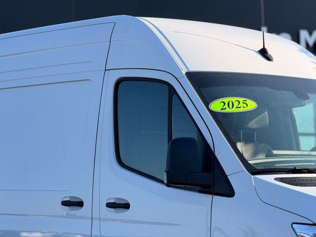 Used 2025 Mercedes-Benz Sprinter 2500 image 3