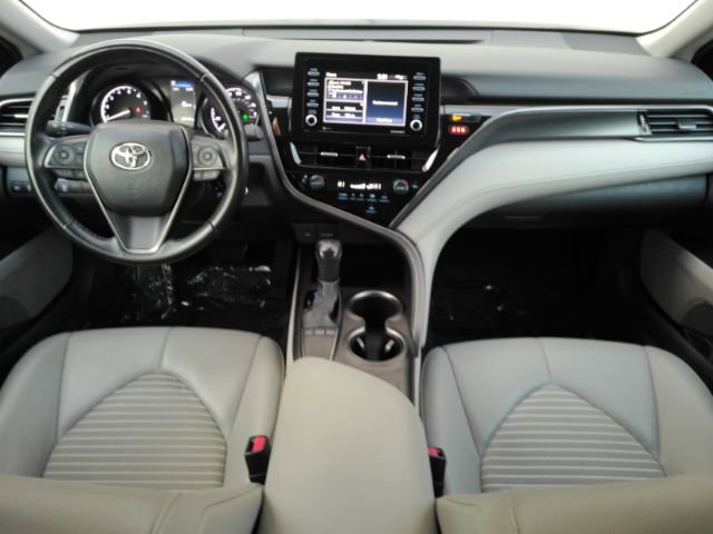 Used 2022 Toyota Camry SE image 3