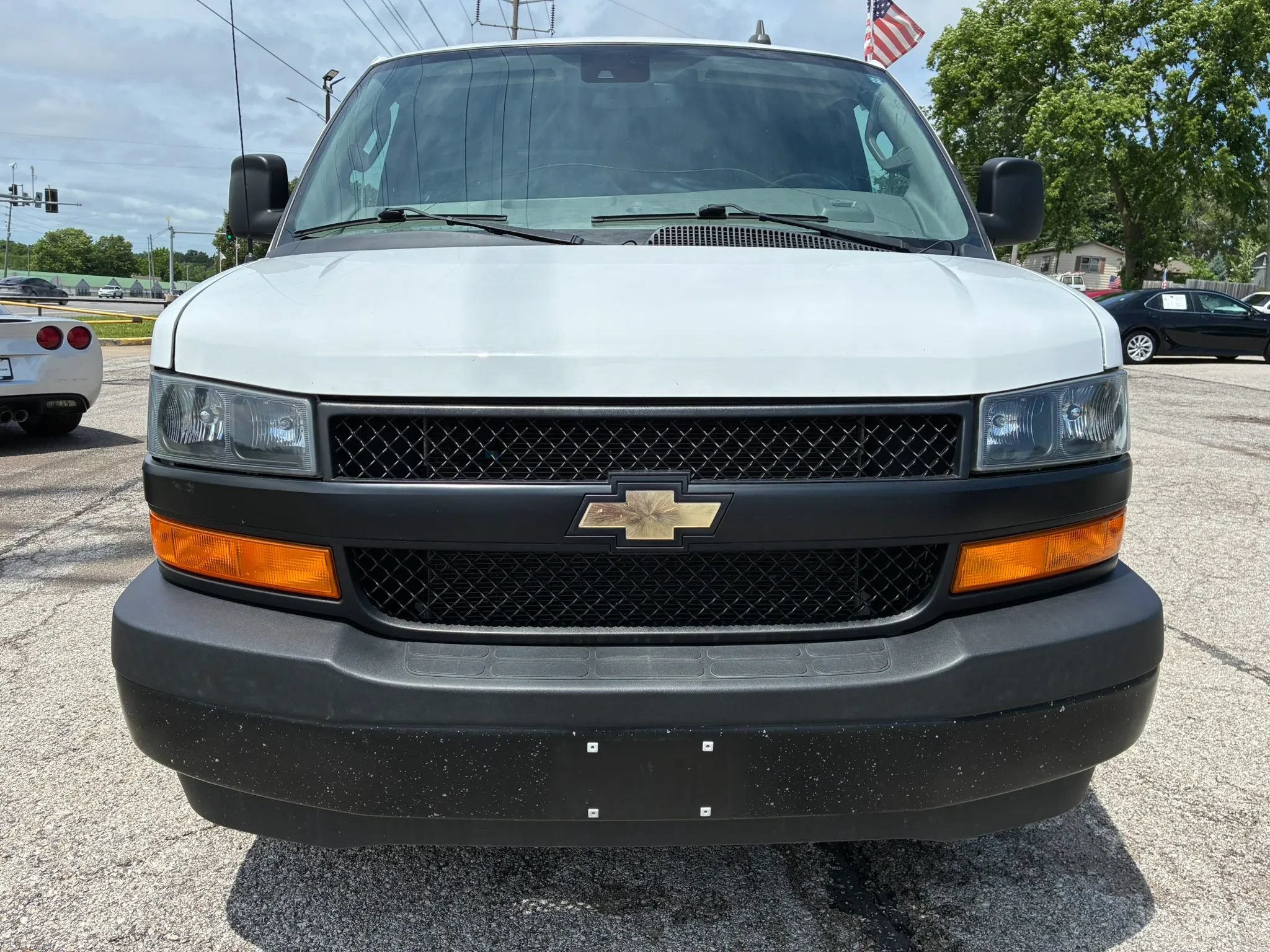 Used 2022 Chevrolet Express 2500 w/ Driver Convenience Package RWD image 2