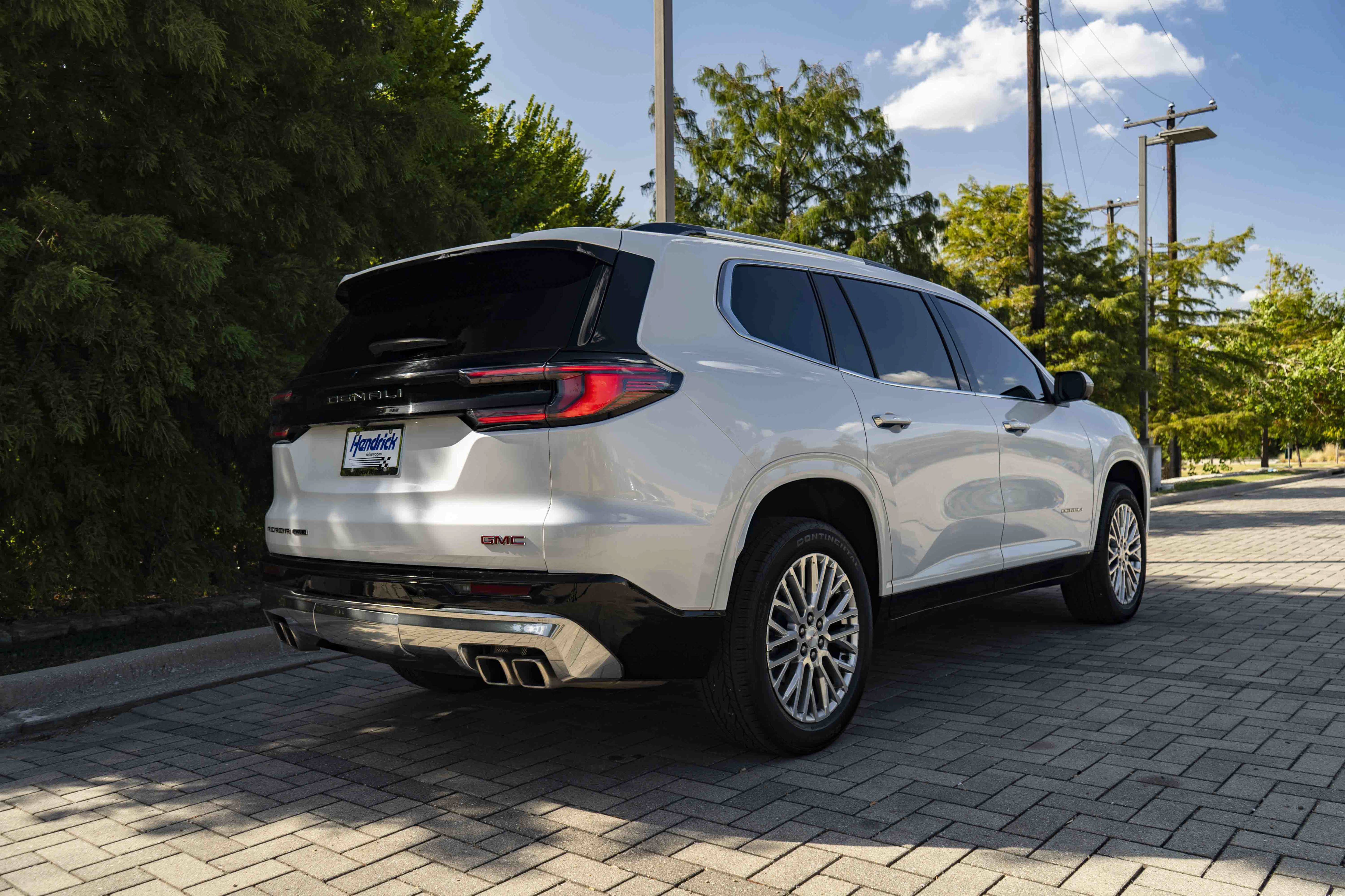 Used 2024 GMC Acadia Denali AWD/4WD image 9