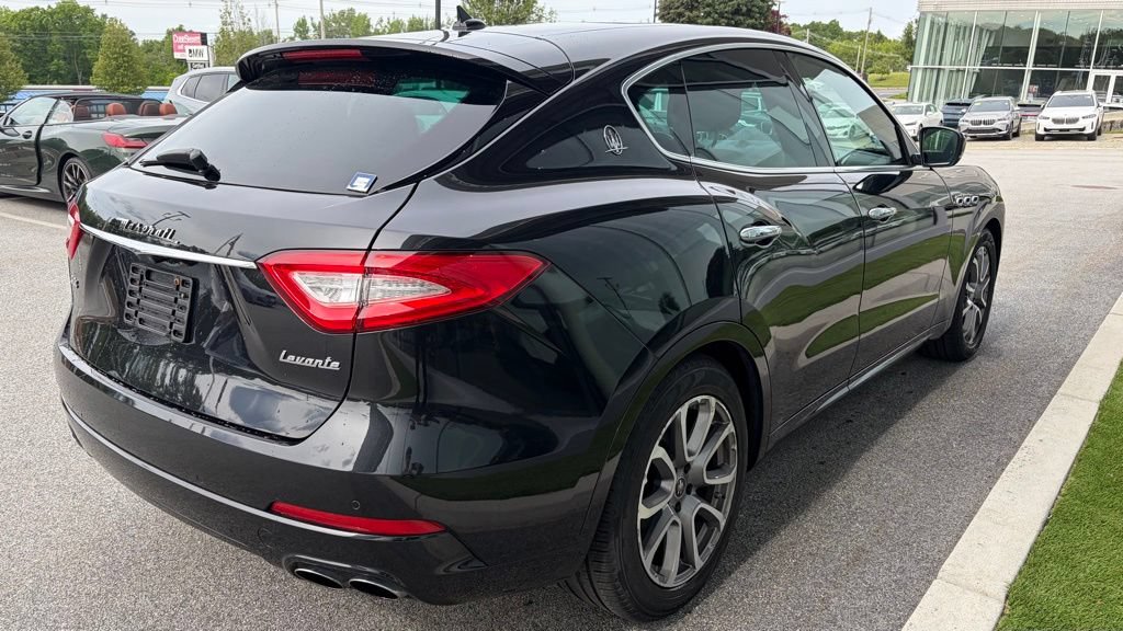 Used 2020 Maserati Levante S AWD/4WD image 3