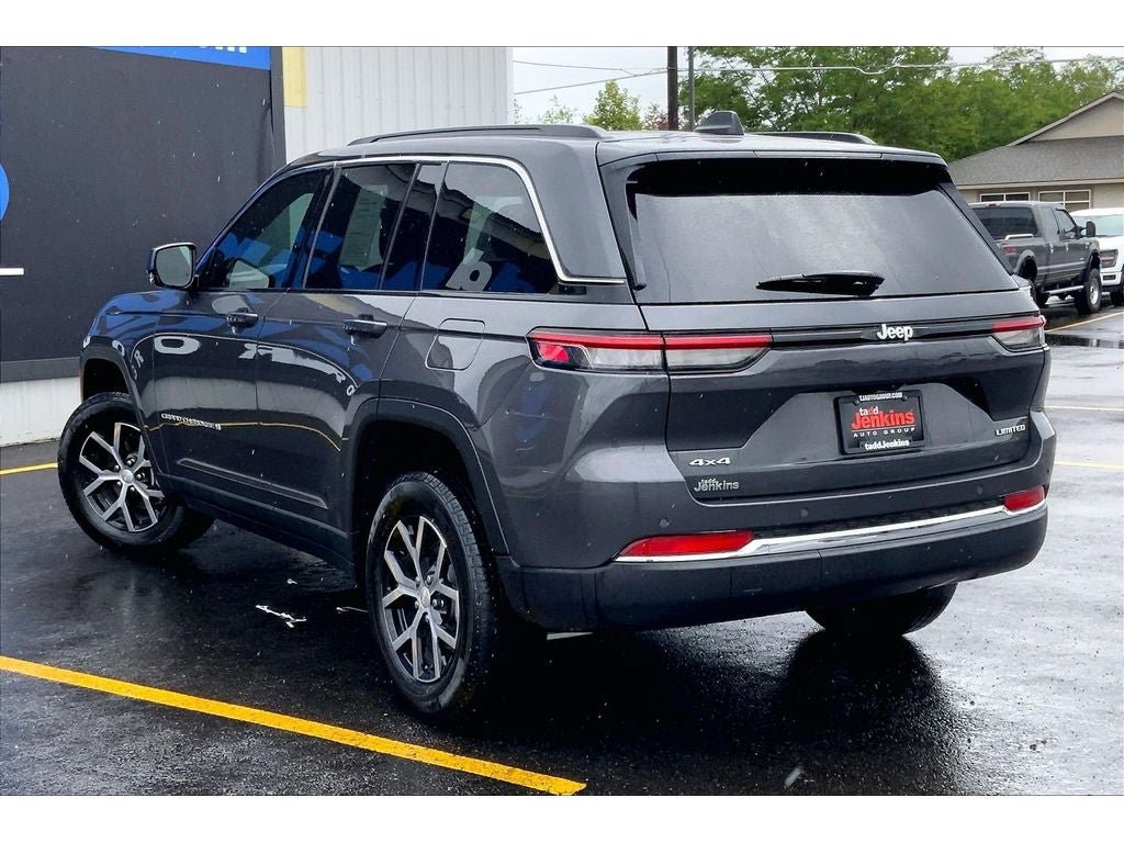 Used 2025 Jeep Grand Cherokee Limited w/ Trailer Tow Package AWD/4WD image 13