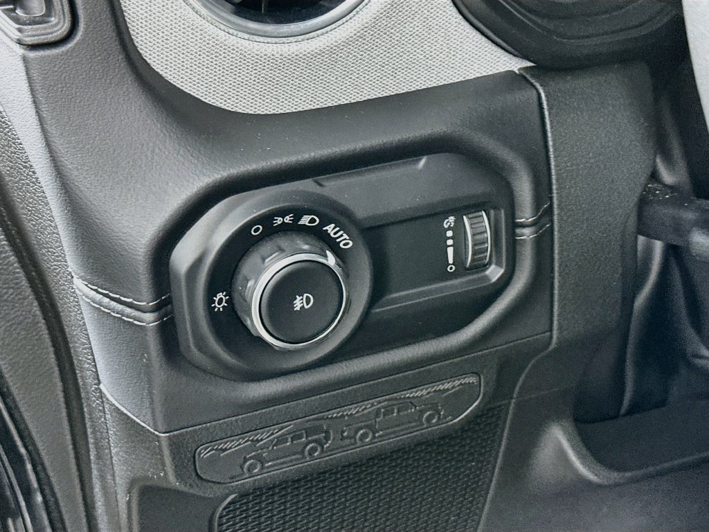 Certified 2025 Jeep Wrangler Unlimited Sahara AWD/4WD image 18