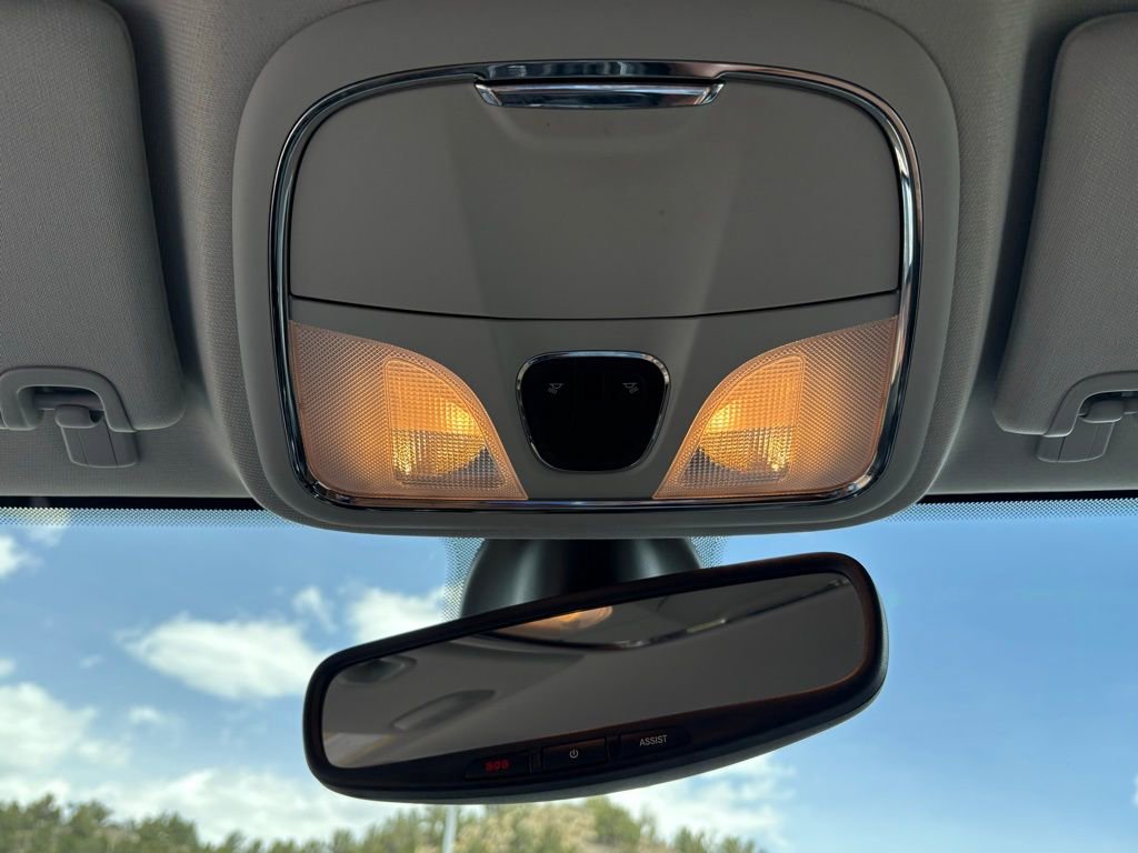 Used 2019 Jeep Cherokee Overland w/ Trailer Tow Group AWD/4WD image 18