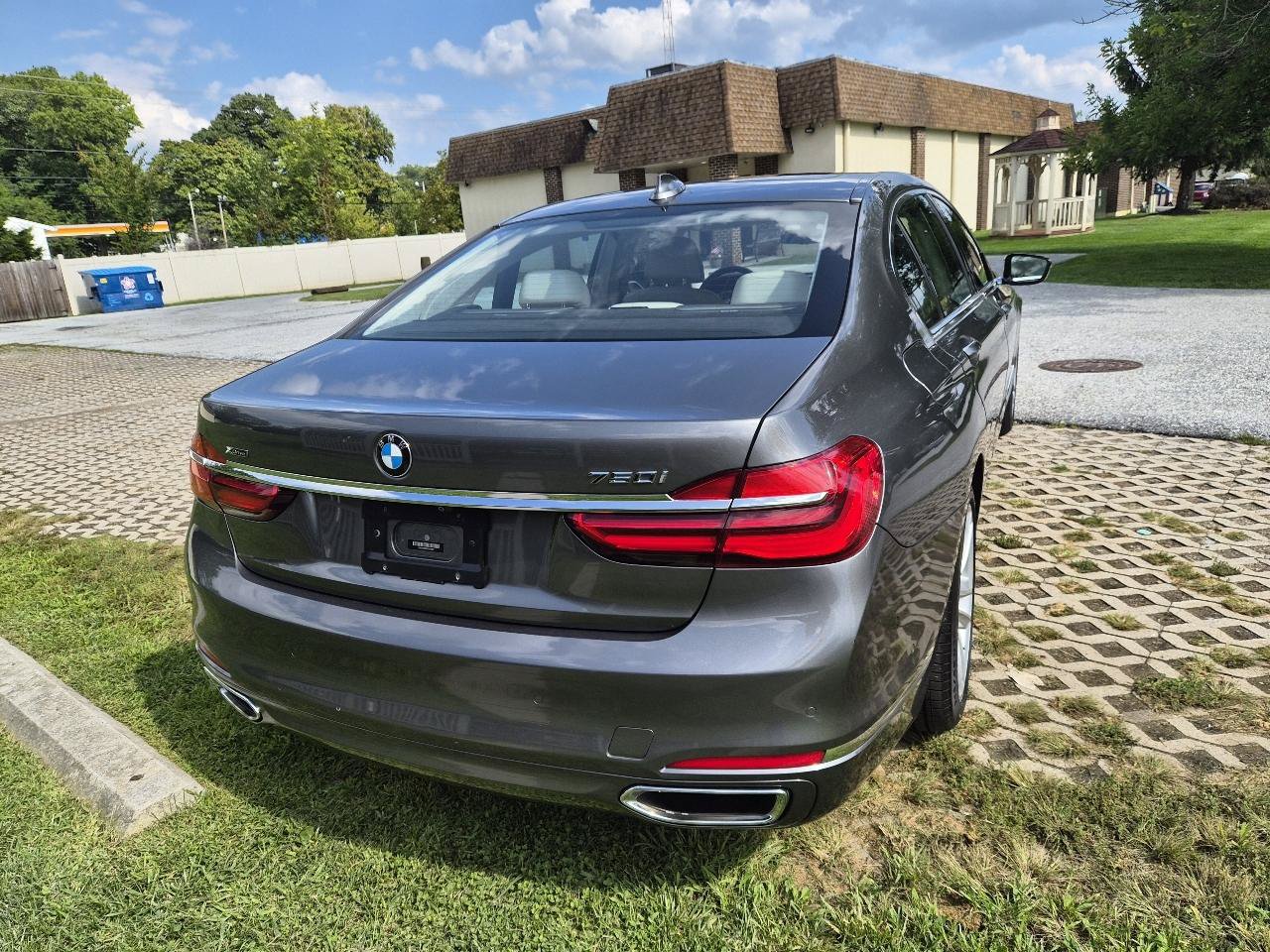 Used 2016 BMW 750i xDrive AWD/4WD image 6