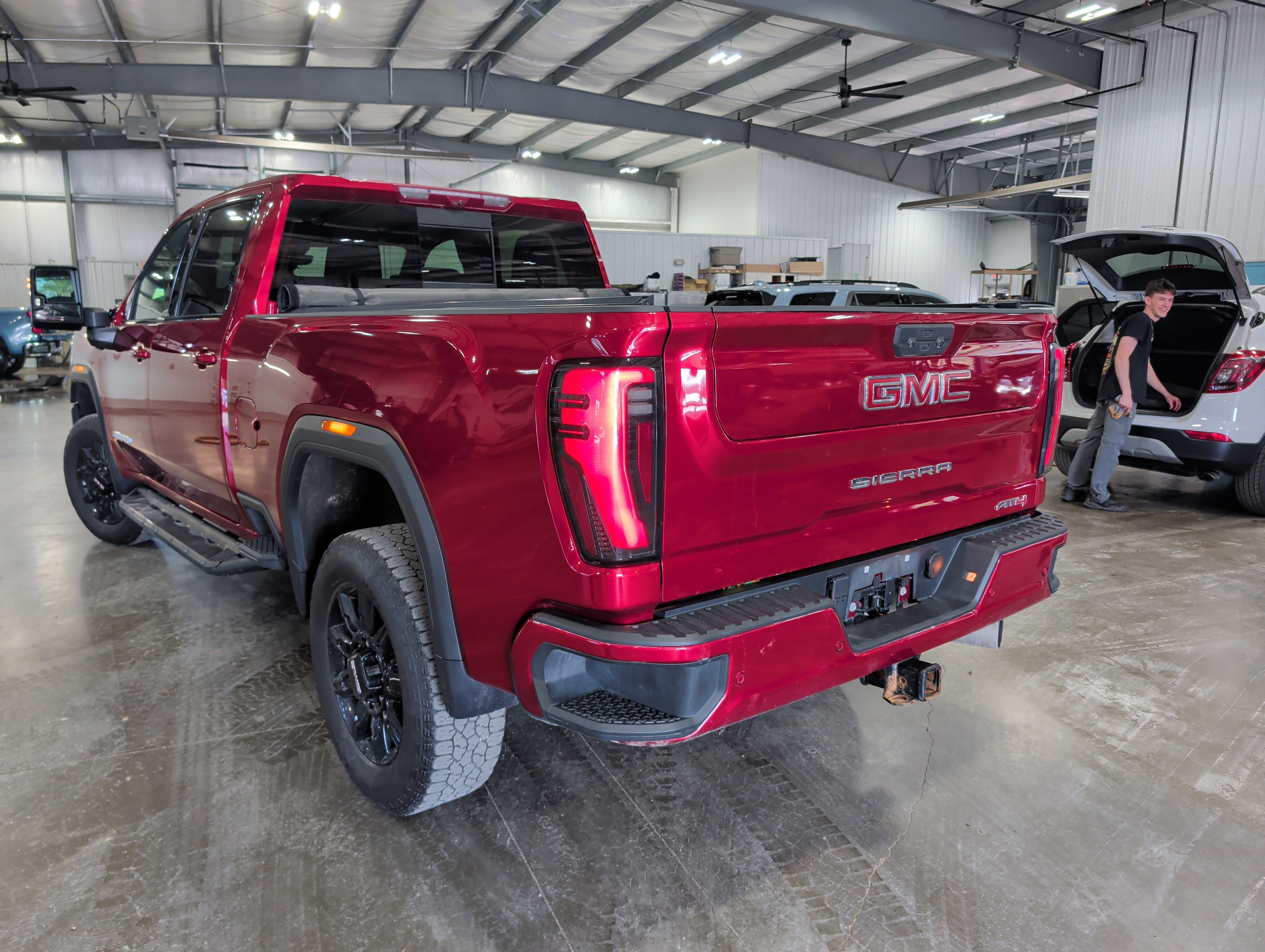 Used 2024 GMC Sierra 2500 AT4 w/ Technology Package AWD/4WD image 4