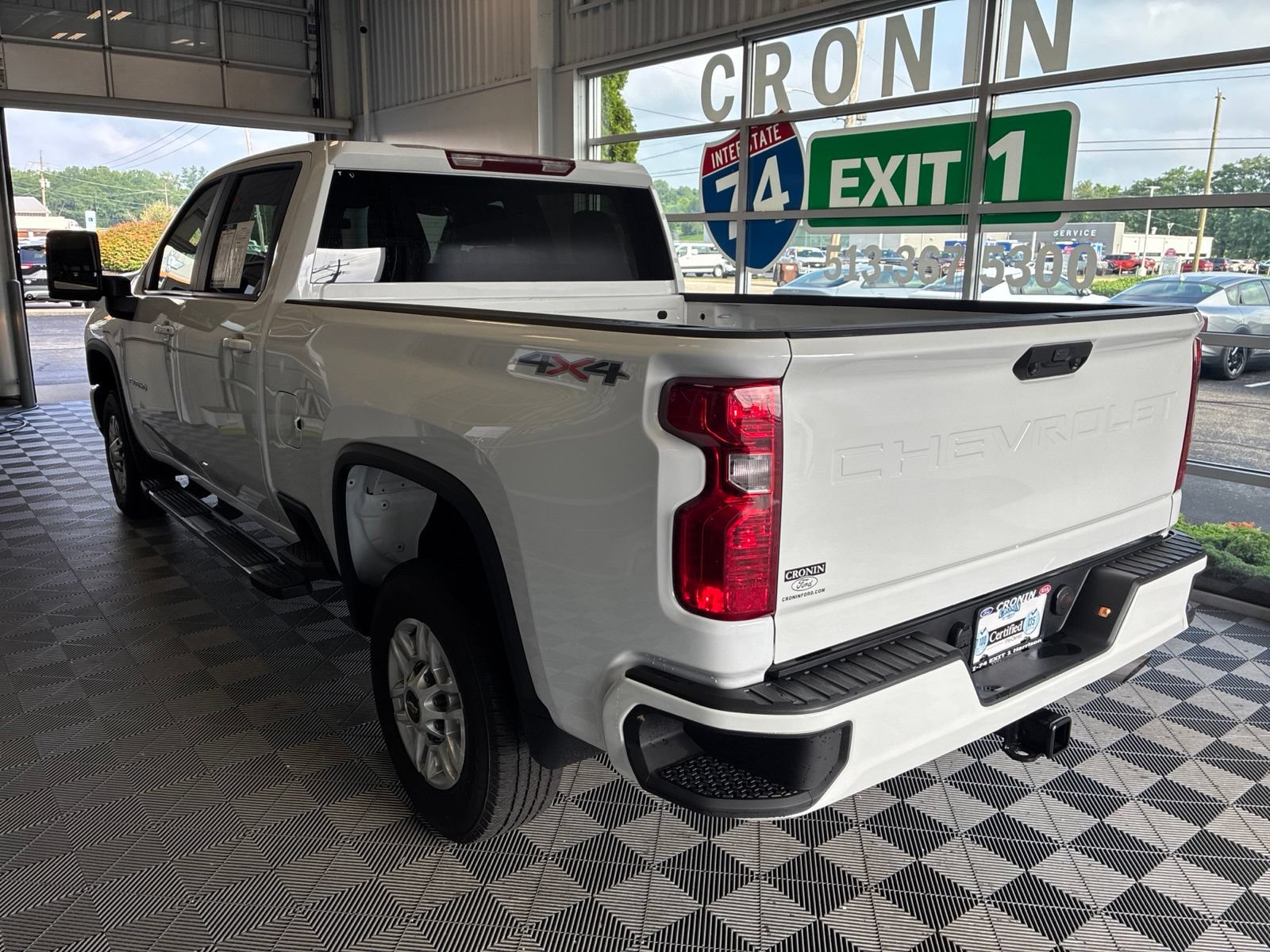 Used 2025 Chevrolet Silverado 2500 LT w/ Convenience Package AWD/4WD image 4