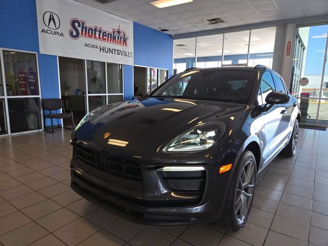 Used 2025 Porsche Macan AWD/4WD image 1