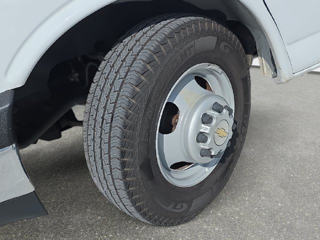 Used 2020 Chevrolet Express 3500 w/ Power Convenience Package RWD image 27