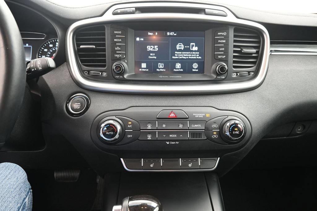 Used 2017 Kia Sorento FWD image 12