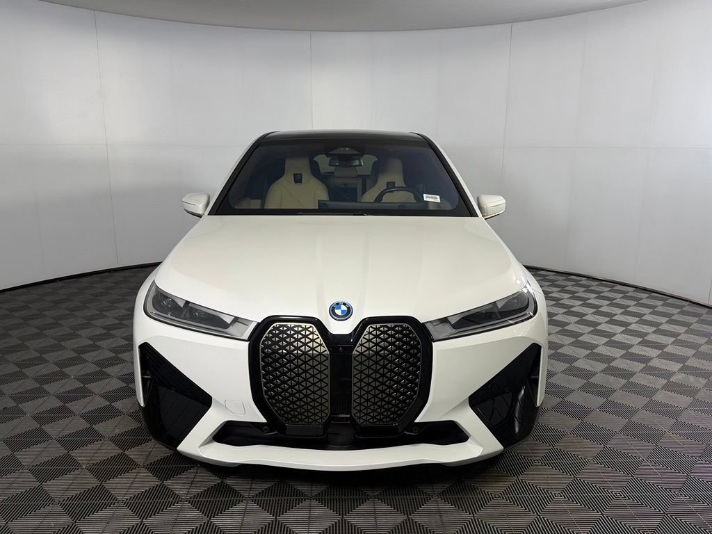 Used 2024 BMW iX xDrive50 w/ Premium Package AWD/4WD image 3