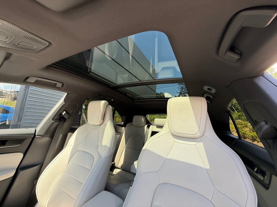 New 2026 Porsche Macan 4 Electric AWD/4WD image 19