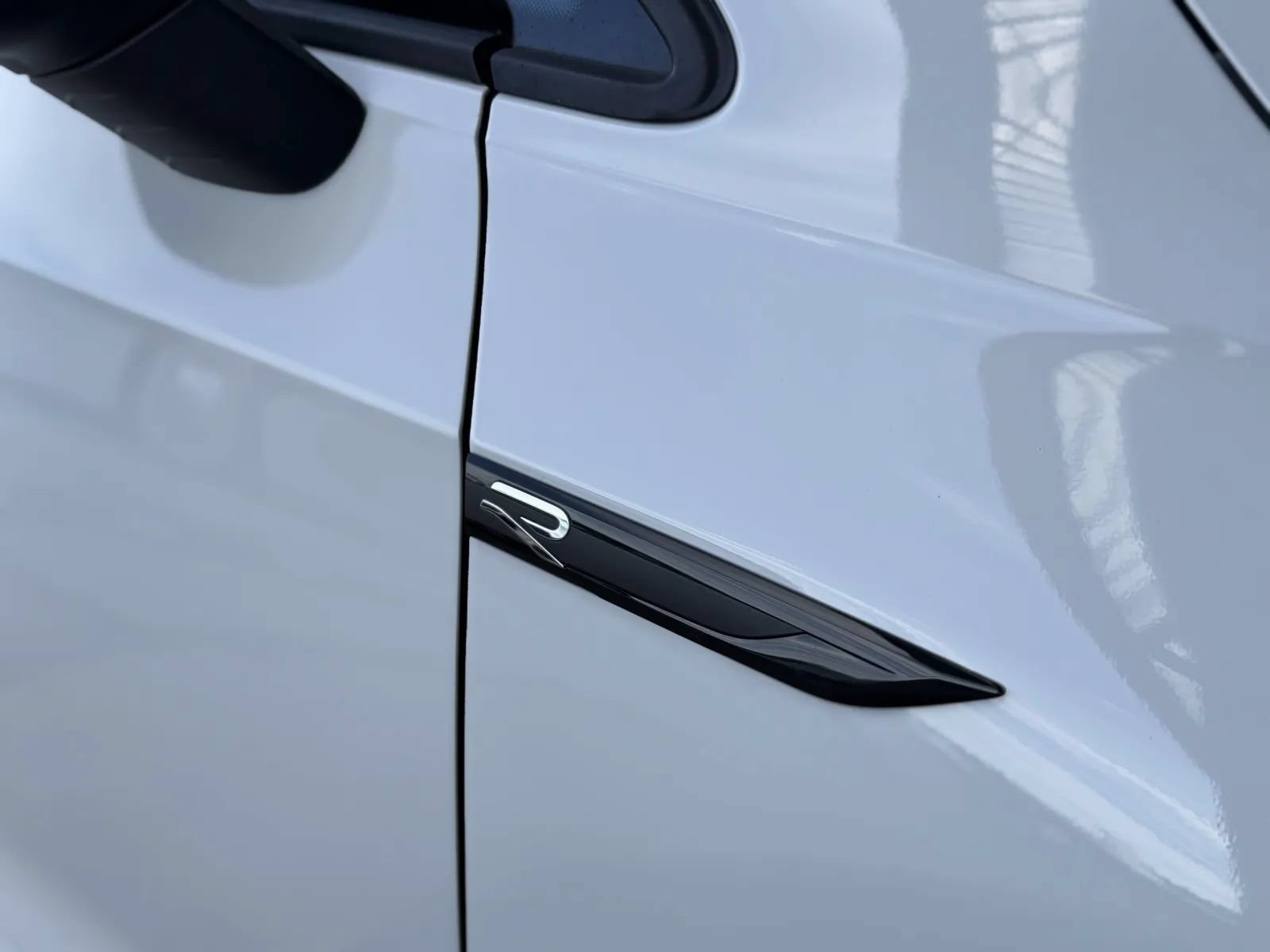 Used 2024 Volkswagen Golf R AWD/4WD image 42
