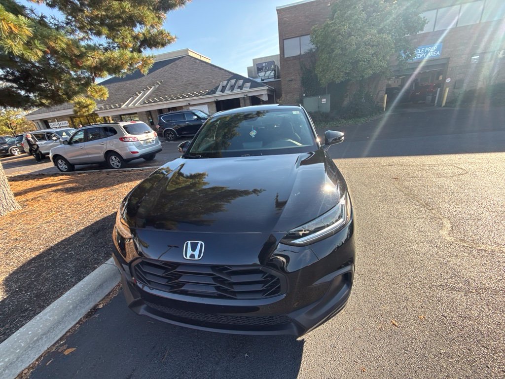 Used 2025 Honda HR-V Sport image 3