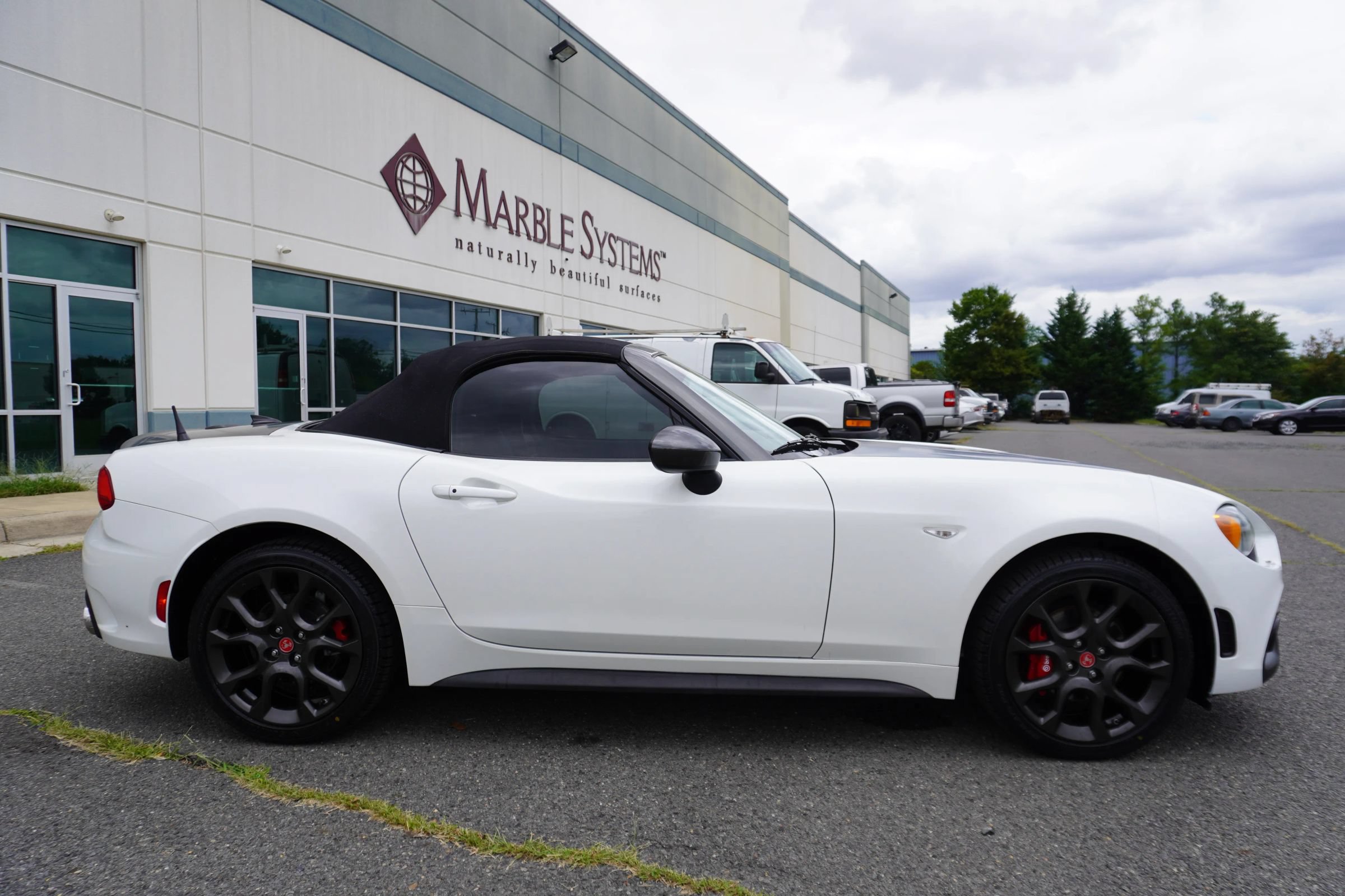 Used 2018 FIAT 124 Spider Abarth w/ Convenience Group RWD image 8