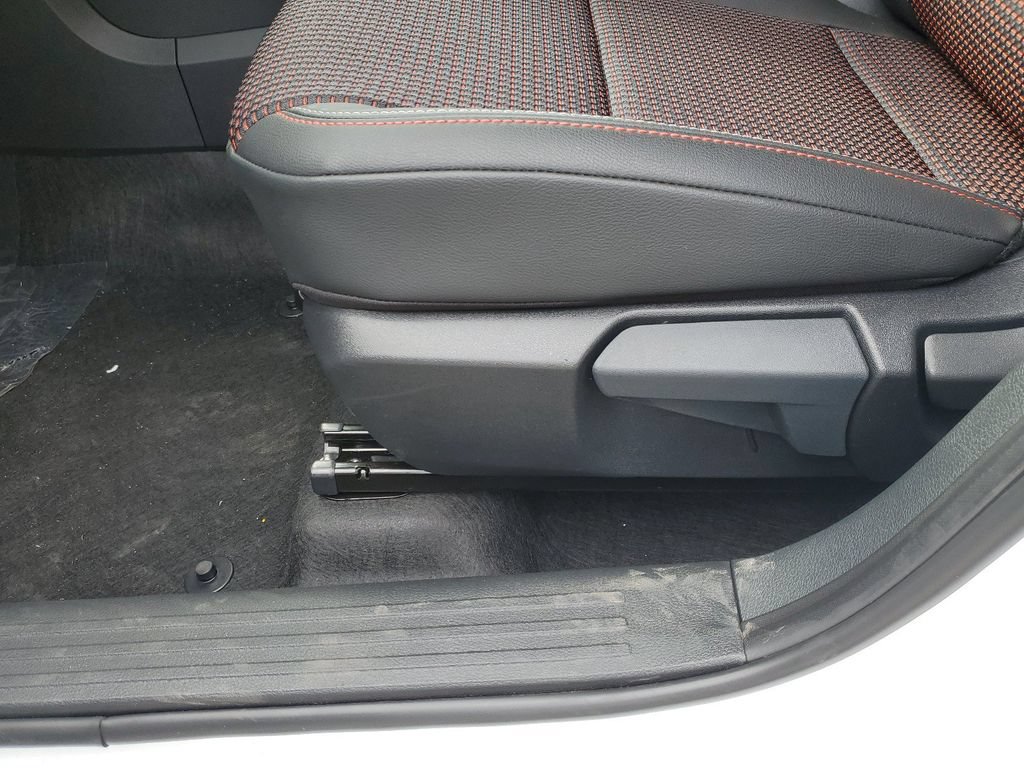 New 2026 Nissan Kicks SR w/ SR Premium Package FWD image 17