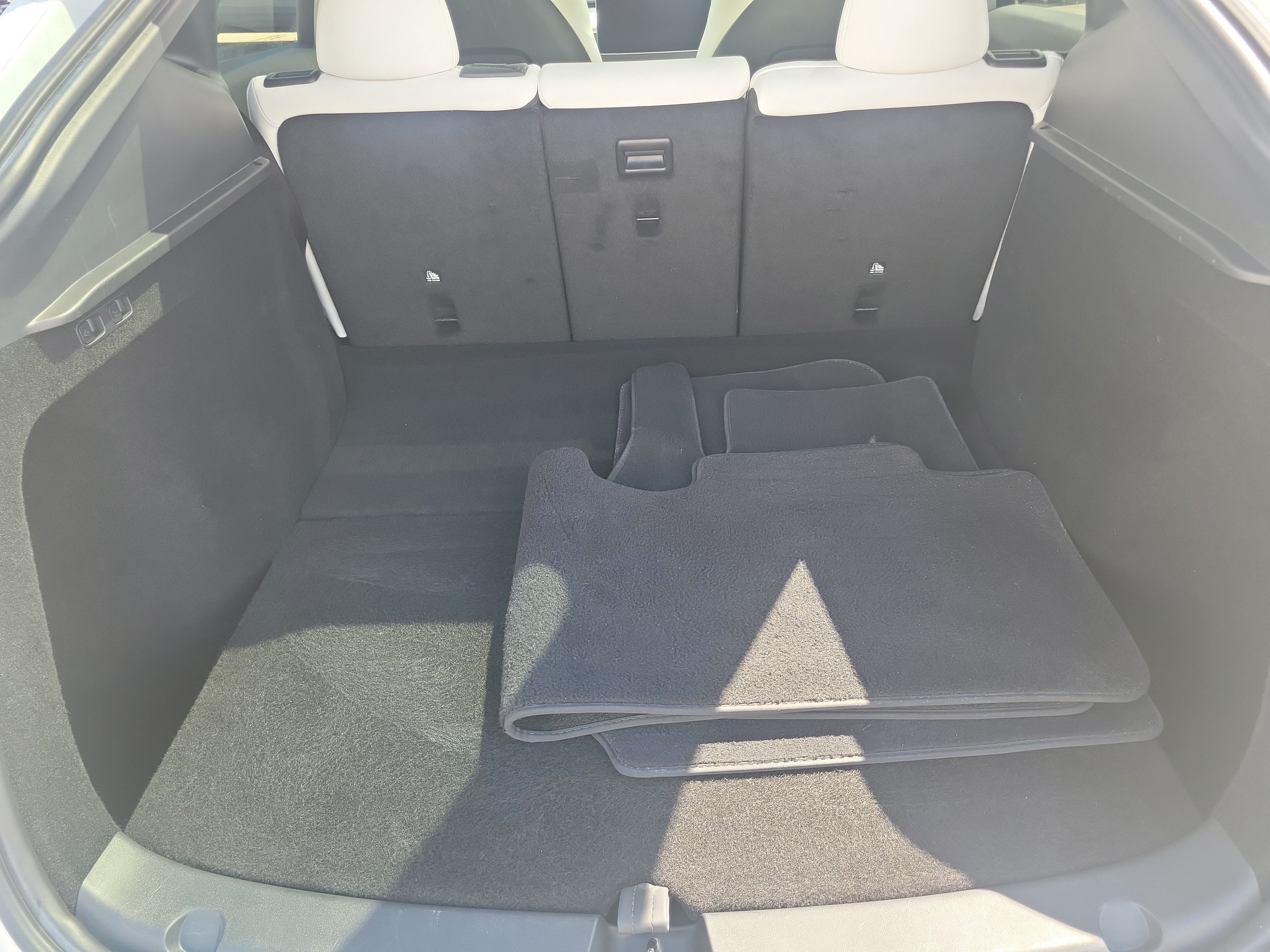 Used 2024 Tesla Model Y Long Range RWD image 11