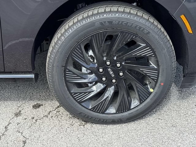 New 2026 Lincoln Navigator L Reserve w/ Jet Appearance Package AWD/4WD image 9