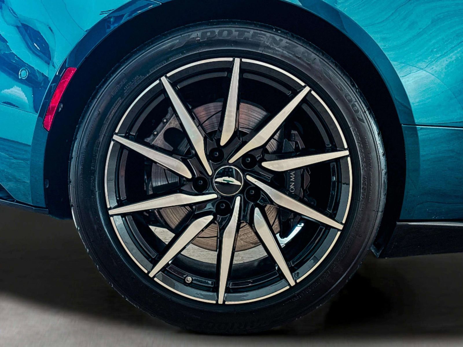 Used 2021 Aston Martin DB11 Volante image 45