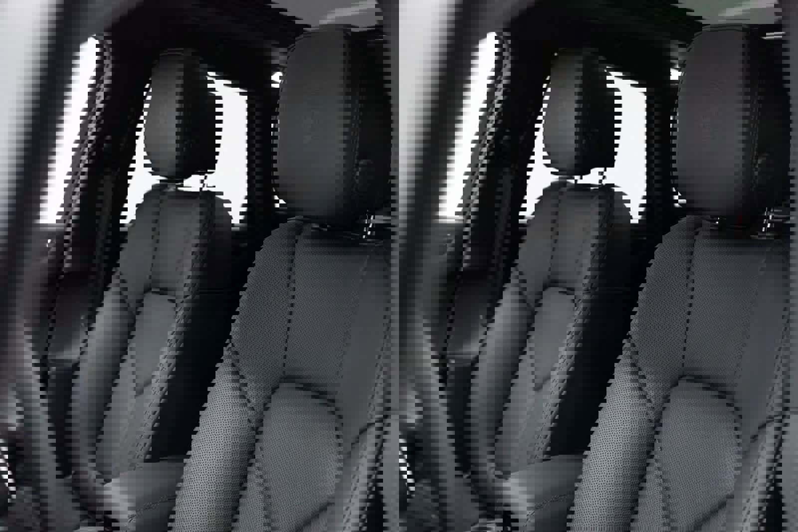 Certified 2025 Porsche Macan Turbo image 5