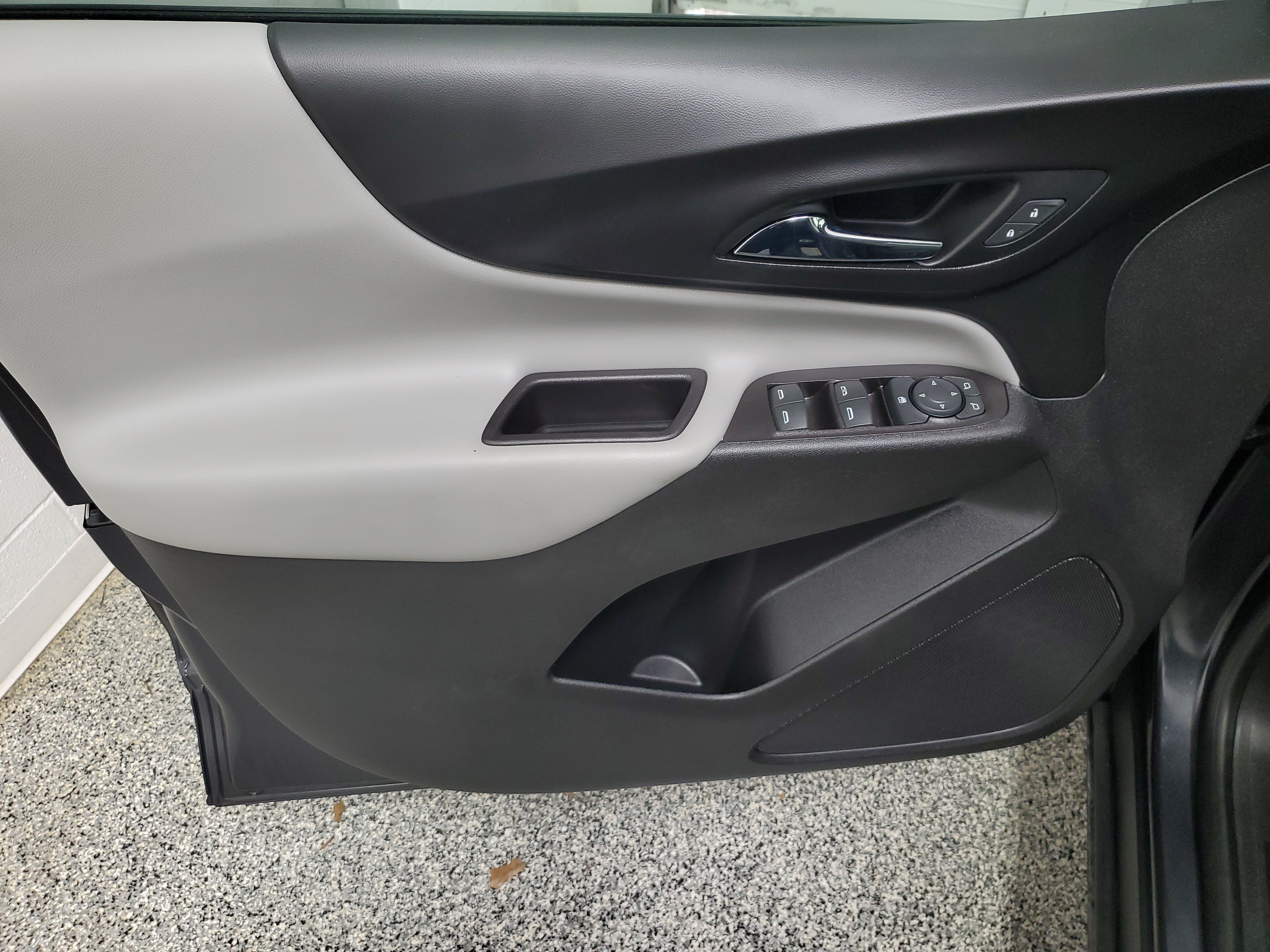 Used 2022 Chevrolet Equinox LT FWD image 18
