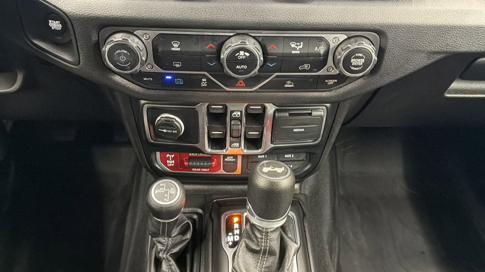 Used 2024 Jeep Wrangler Unlimited image 23