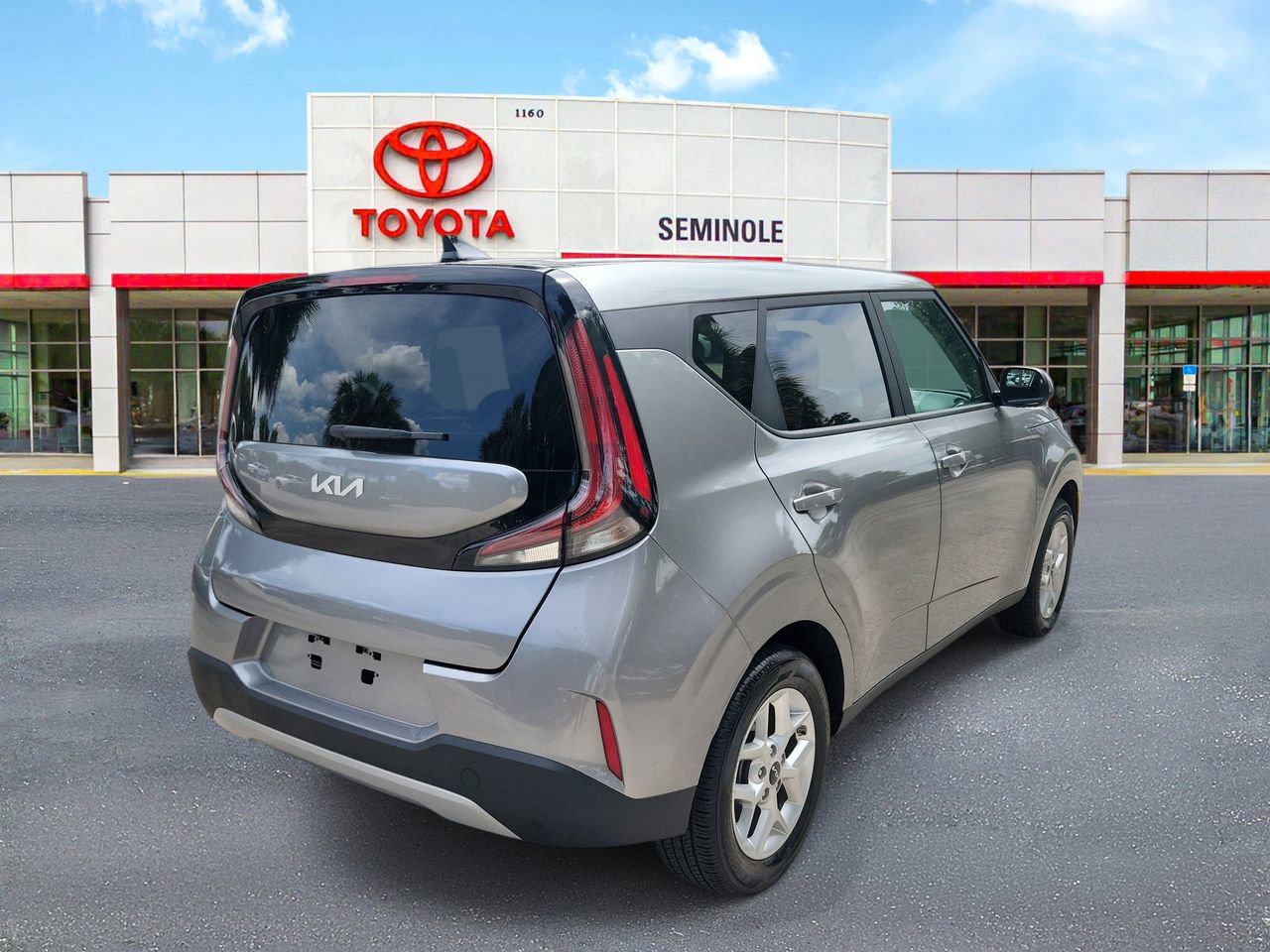 Used 2025 Kia Soul LX w/ LX Technology Package FWD image 3